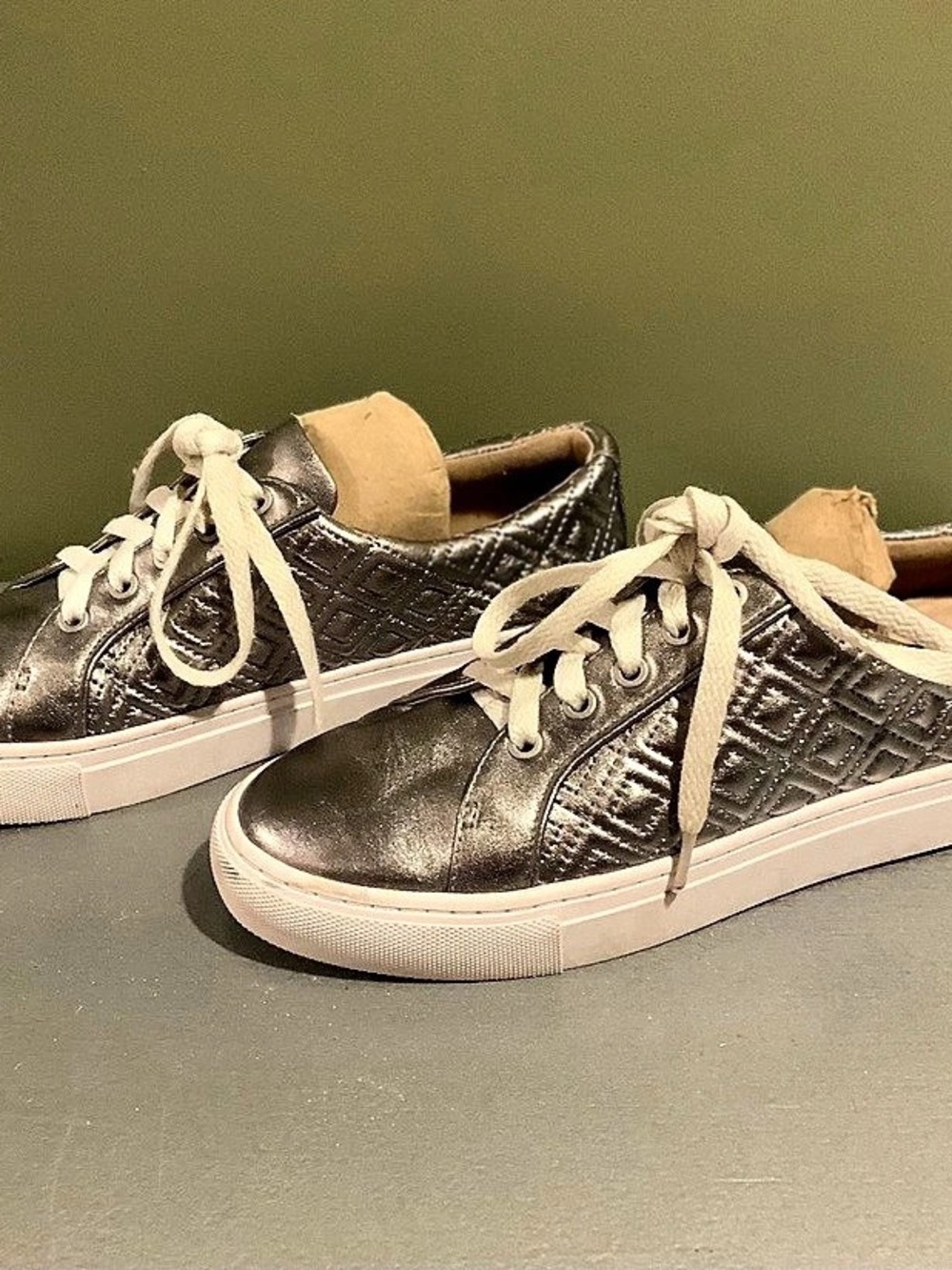 Tory Burch Marion Quilted Metallic Sneaker Sneakers in Gray silver size 6